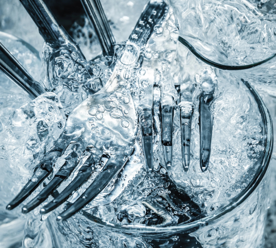 img - cutlery-and-glasses-being-washed